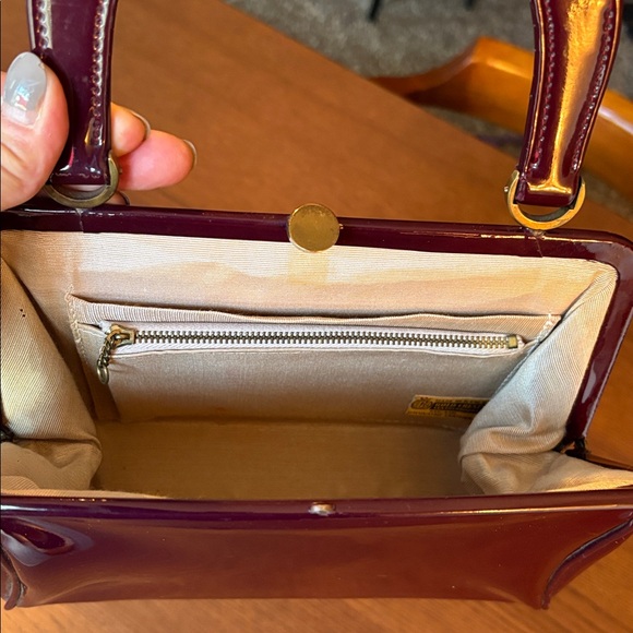GOLDCREST LEATHERGOODS - MCM Vintage Plum Patent Leather Handbag - Picture 5 of 10